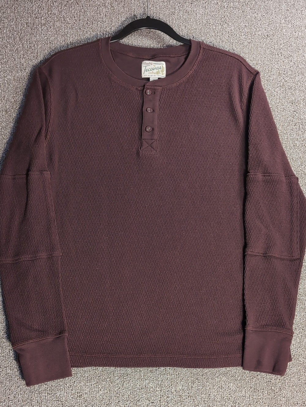 Tecovas Long Sleeve Waffle Knit Thermal Henley Shirt Size Medium in Burgundy